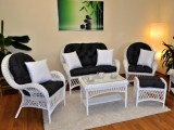 Ratanový nábytek v bílé barvě je praktický a elegantní