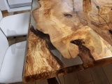 Výroba stolu ze dřeva a licí epoxidové pryskyřice